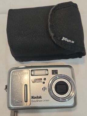 Kodak Easyshare Silver Compact Digital Camera with Black Soft Case